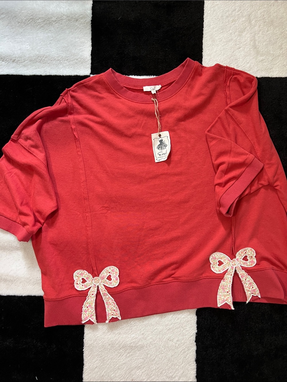 easel Red Short-Sleeve oversized Sweatshirt with Decorative Bow Appliques